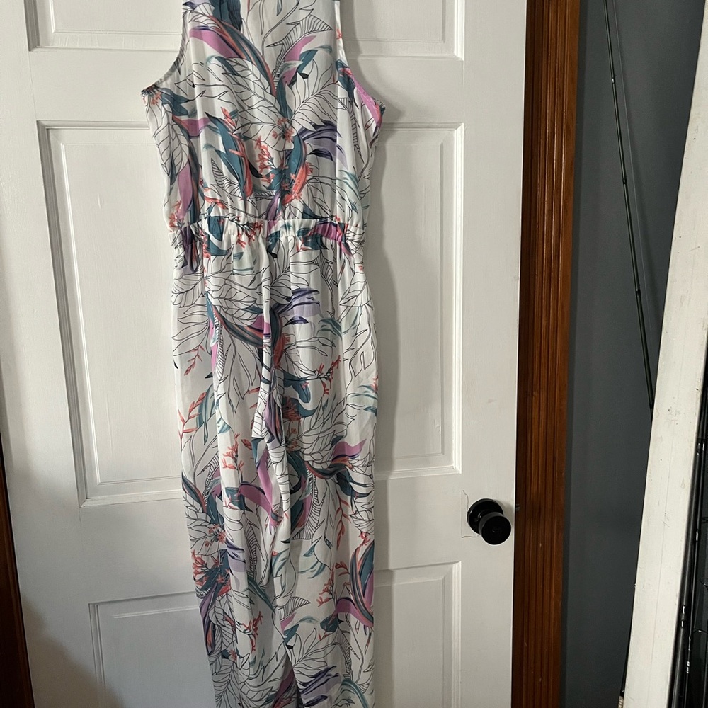 LIGHT JUMPSUIT WITH TROPICAL FLOWERS